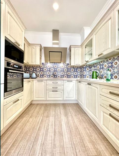продажа трехкомнатной квартиры номер A-172405 в Приморском районе, фото номер 10